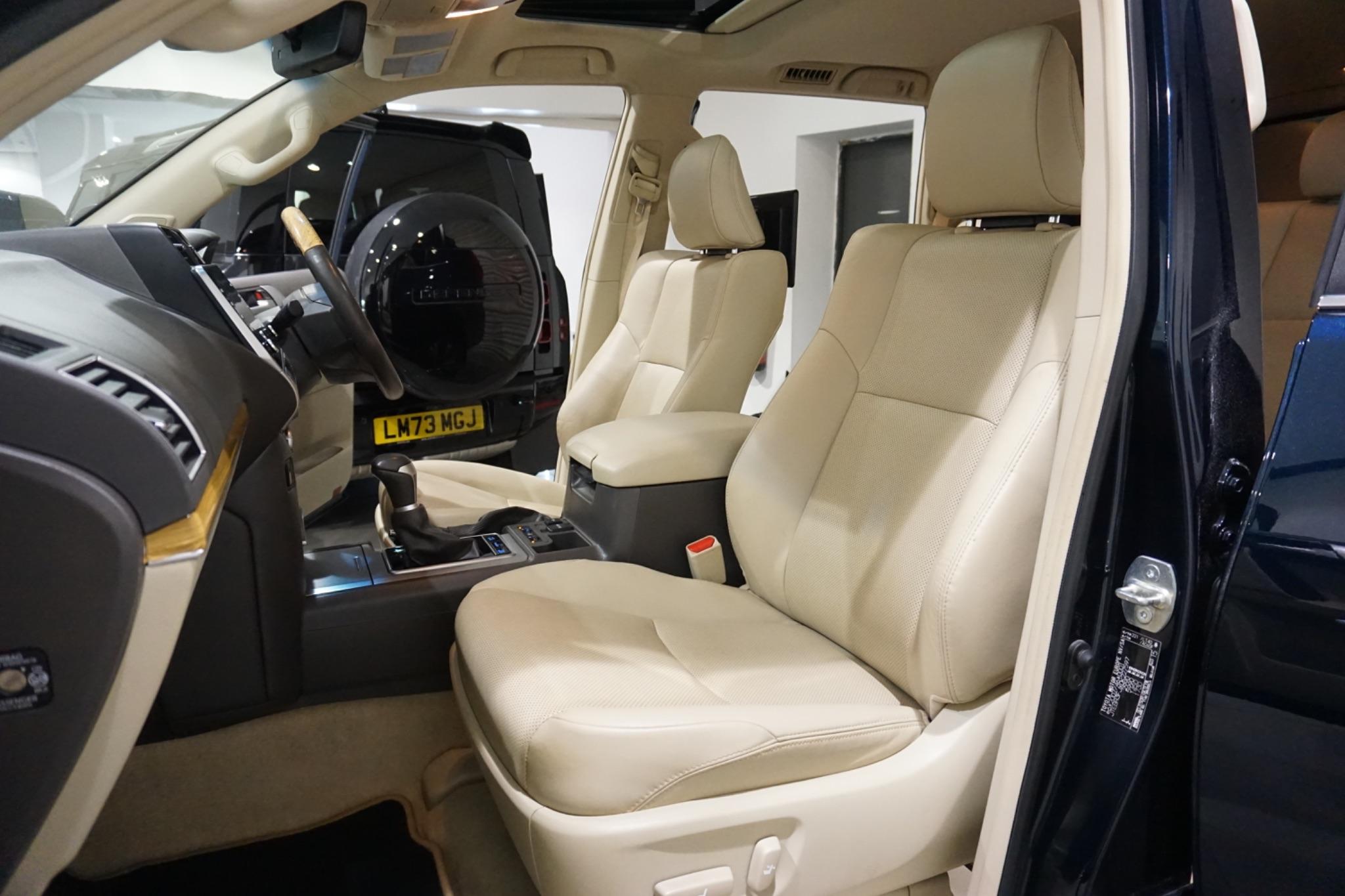 Toyota Land Cruiser 2.8D Invincible Auto 4WD Euro 6 (s/s) 5dr (7 Seat)